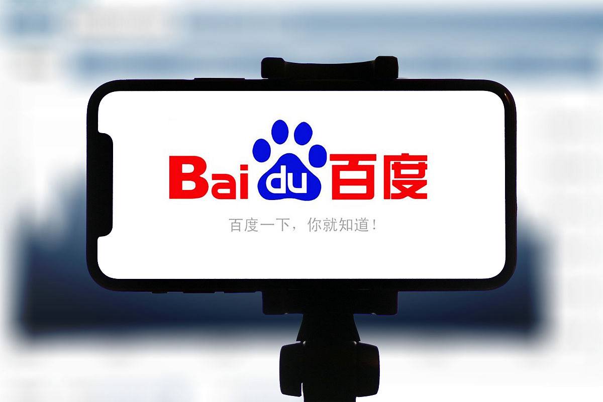 孙颖莎救球把球桌都撞移位了